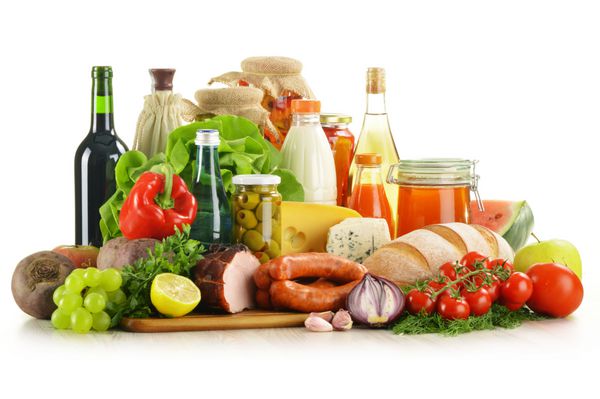 ترکیبی با انواع محصولات خواربار از جمله سبزیجات میوه ها گوشت لبنیات و شراب