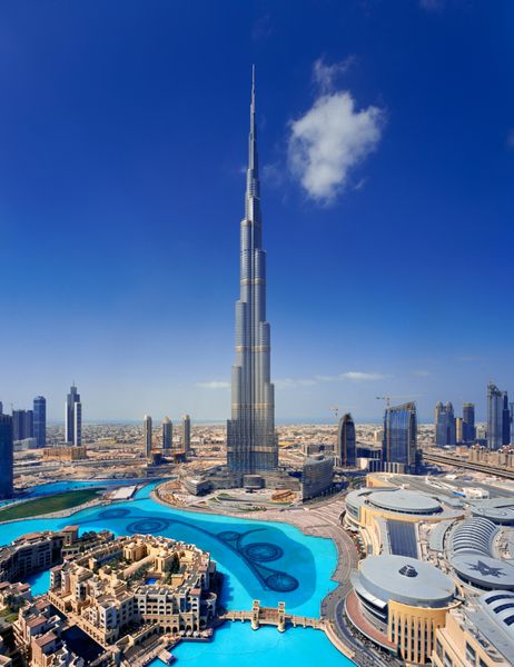مرکز دبی امارات متحده عربی - 7 مه - نمای افق دبی مال فواره دبی و برج خلیفه بلندترین آسمان خراش جهان با ارتفاع 829 8 متر در 7 می 2010