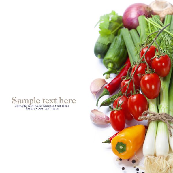 سبزیجات تازه در پس زمینه سفید - مفهوم غذا خوردن سالم یا گیاهی با متن نمونه قابل جابجایی آسان