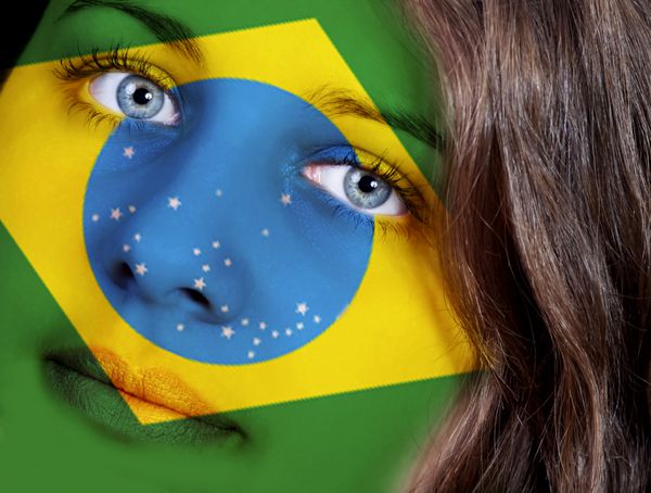 پرتره زنی با پرچم برزیل روی صورتش - مفهوم جام جهانی