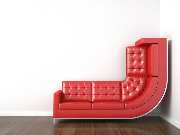 طراحی داخلی با یک کاناپه قرمز خم شده در یک اتاق سفید گوشه ای که از دیوار با فضای کپی فراوان بالا می رود