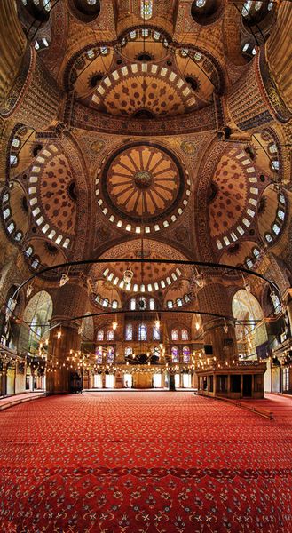 فضای داخلی مسجد آبی مسجد سلطان احمد در استانبول ترکیه