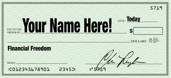 عبارت Your Name در اینجا روی یک چک سفید نشان دهنده آزادی مالی است