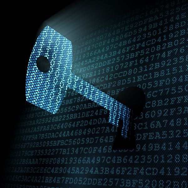 مفهوم امنیتی کلید دیجیتال در سوراخ کلید