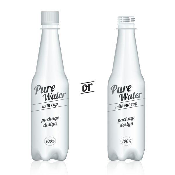 بسته بندی بطری های پلاستیکی مدرن با و بدون لیوان پلاستیکی جدا شده در زمینه سفید جلو