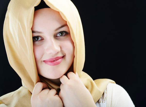 پرتره دختر جوان مسلمان زیبا