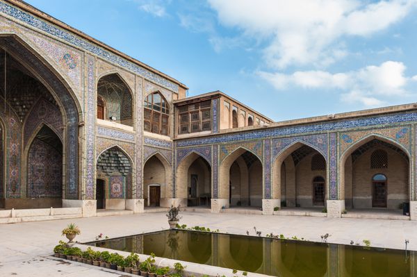 نمای داخلی مسجد نصیرالملک شیراز ایران