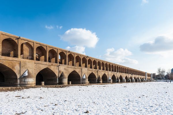 زمستان در اصفهان پل 33 پل الله وردی خان در اصفهان ایران