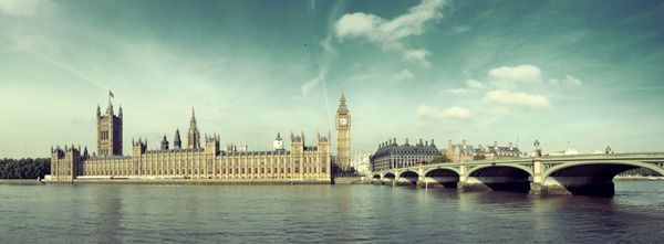 چشم انداز بیگ بن و مجلس پارلمان در لندن بر فراز رودخانه تیمز