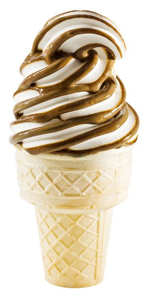 بستنی سرو نرم جدا شده بر روی پس زمینه سفید