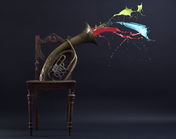 پاشیدن جوهر رنگی از لوله نازل موسیقی نماد خلاقیت و الهام