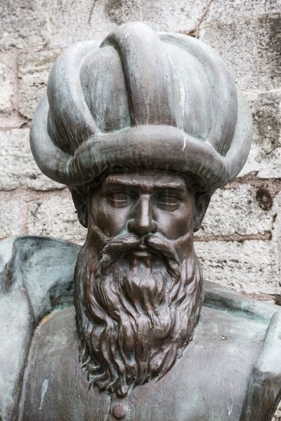 نیم تنه معمار سنان او معمار ارشد عثمانی بود او مسئول ساخت بیش از سیصد سازه بزرگ و سایر پروژه های ساده تر بود