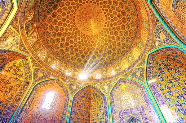 اصفهان ایران - 31 دسامبر مسجد شیخ لطف الله در 31 دسامبر 2012 در میدان نقش جهان اصفهان ایران ساخت مسجد در سال 1603 آغاز شد و در سال 1618 به پایان رسید