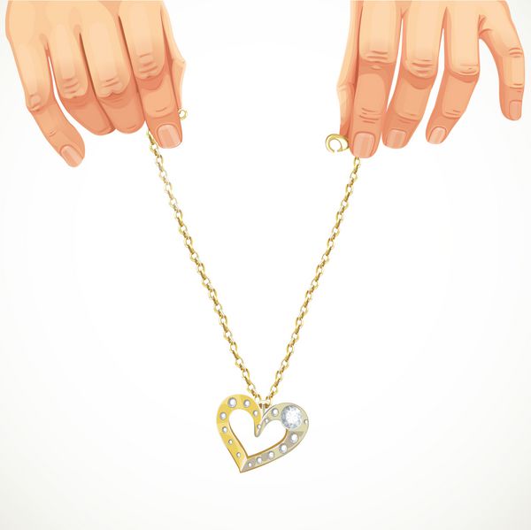 دست‌های مرد که یک زنجیر طلایی با قلب آویز با سنگ‌های قیمتی در دست دارند