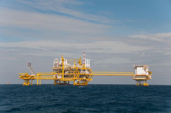 سکوی نفت و گاز در خلیج یا دریا انرژی جهان ساخت و ساز نفت و دکل دریایی Platfo rm برای تولید نفت و گاز
