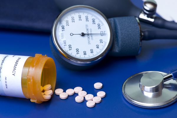 داروهای فشار خون کاف و گوشی پزشکی