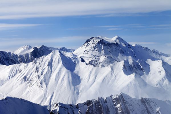 نمایی از کوه های زمستانی در مه کوه های قفقاز گرجستان گوداوری