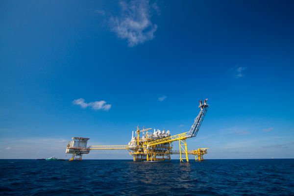 سکوی نفت و گاز در خلیج یا دریا انرژی جهان ساخت و ساز نفت و دکل دریایی