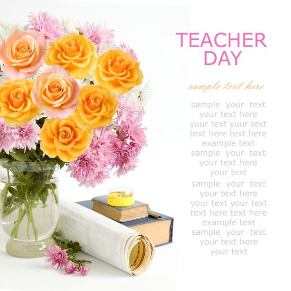 روز معلم طبیعت بی جان با دسته گل رز صورتی زرد و کرم کتاب نقشه مداد و مداد تراش جدا شده روی سفید