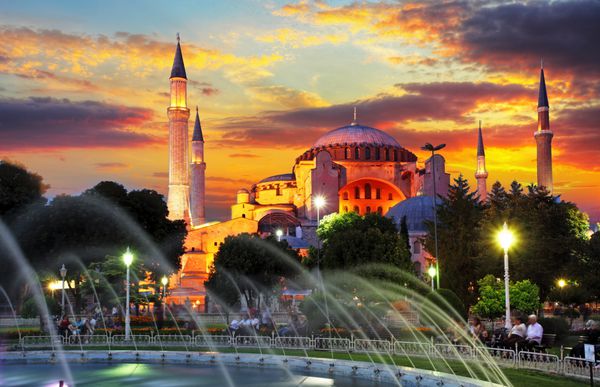 استانبول - ایا صوفیه در غروب چشمگیر خورشید