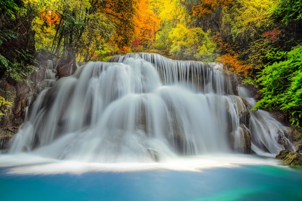 Landscspe of Waterfall با طلوع آفتاب و جنگل