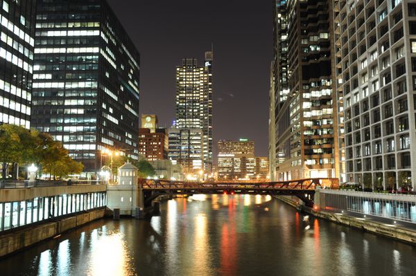 مرکز شهر شیکاگو در شب