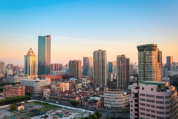 شهر مدرن در صبح منطقه شانگهای هونگکو زیبایی نور طلوع خورشید