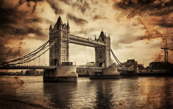 تصویر قدیمی قدیمی از پل برج در لندن بریتانیا