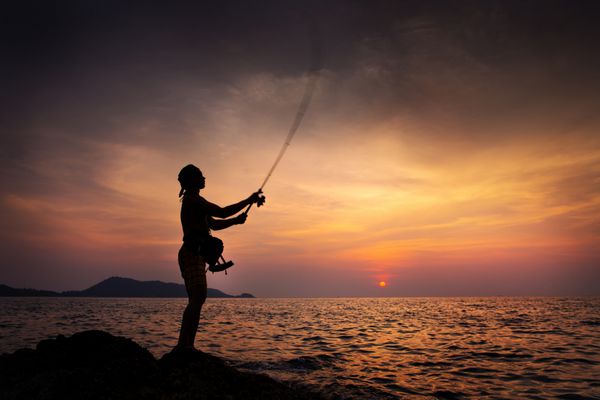 مرد جوان ماهیگیری