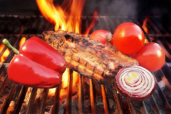 کباب کبابی دنده شعله بریسک زغال سنگ شما می توانید بیشتر BBQ غذای کبابی شعله و آتش را در صفحه من مشاهده کنید