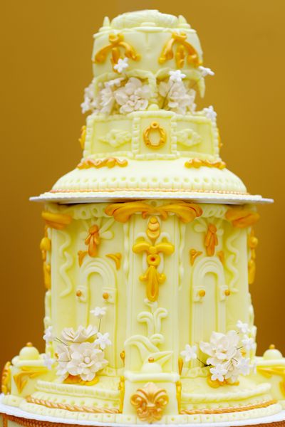 کیک عروسی بزرگ لیمویی خوشمزه