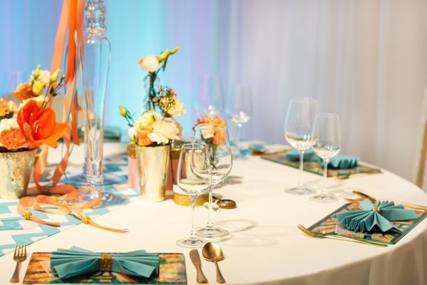 میز مدرن و زیبا برای جشن عروسی یا جشن