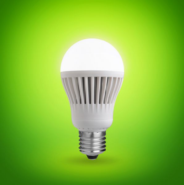 لامپ LED درخشان در پس زمینه سبز