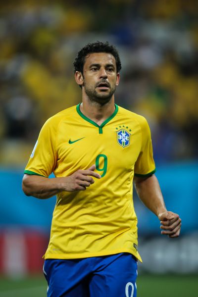 سائو پائولو برزیل - 12 ژوئن 2014 فرد برزیلی در جریان بازی افتتاحیه جام جهانی گروه A بین برزیل و کرواسی در کورینتیانس آرنا عدم استفاده در برزیل
