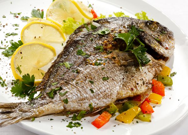 ظرف ماهی - ماهی و سبزیجات بریان شده