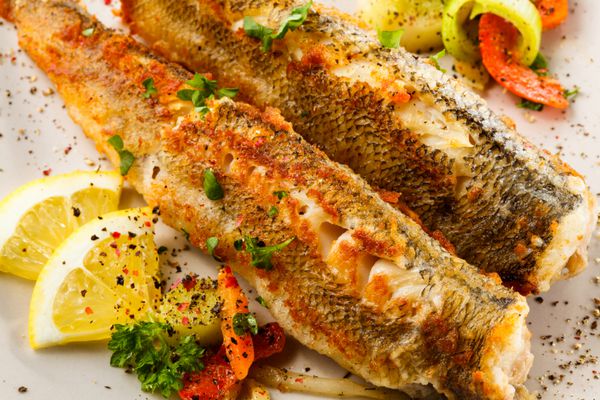 ظرف ماهی - ماهی و سبزیجات سرخ شده