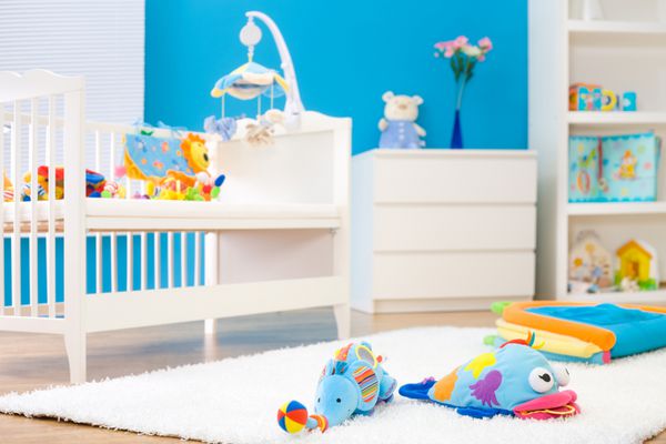 تخت و اسباب بازی های نرم کودک در اتاق کودکان اسباب بازی ها به طور رسمی دارایی منتشر می شوند