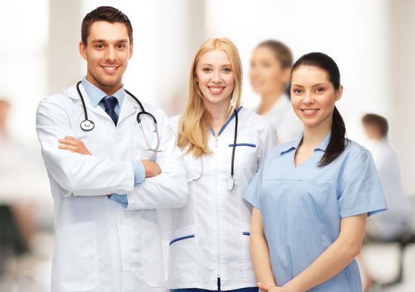 مراقبت های بهداشتی و پزشکی - تیم جوان یا گروهی از پزشکان