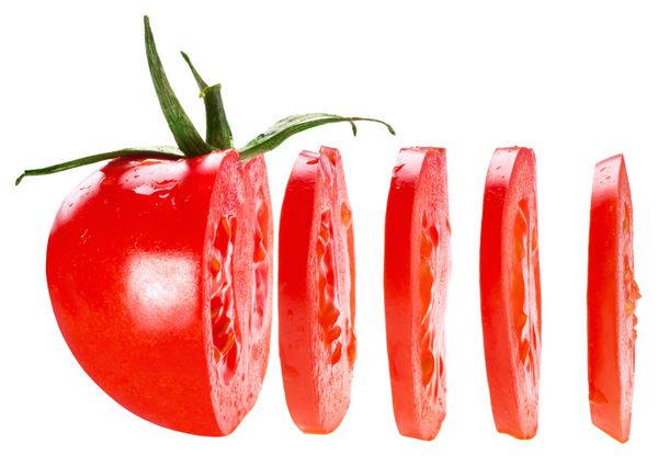 گوجه فرنگی ورقه ای جدا شده در پس زمینه سفید