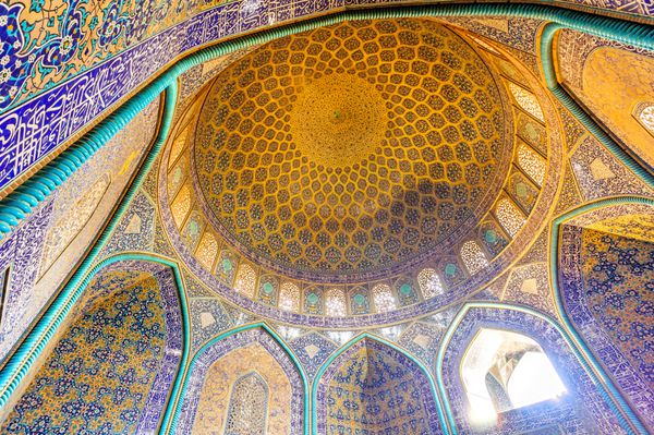 اصفهان ایران - 31 دسامبر مسجد شیخ لطف الله در میدان نقش جهان اصفهان ایران در 31 دسامبر 2012 ساخت و ساز مسجد در سال 1603 آغاز شد و در سال 1618 به پایان رسید