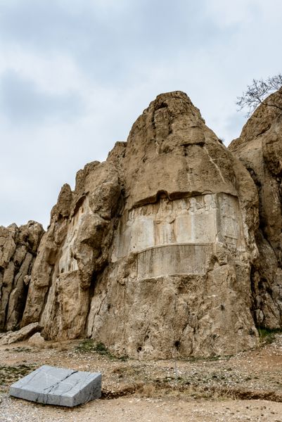 صخره های نقش رستم گورستانی باستانی در استان پارس ایران