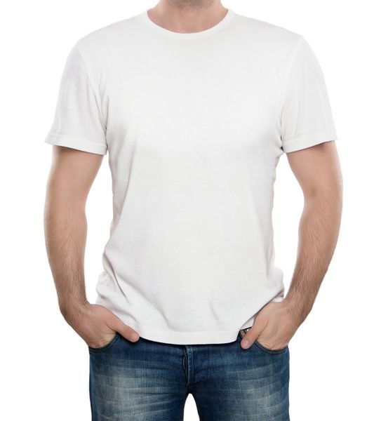 مردی با پوشیدن تی شرت خالی جدا شده در پس زمینه سفید با فضای کپی
