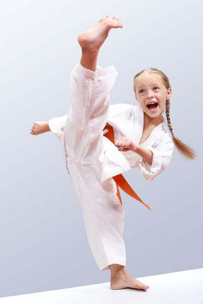 دختر حرفه ای کاراته