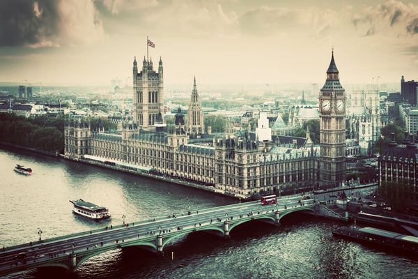 لندن انگلستان بیگ بن کاخ وست مینستر در سبک قدیمی و قدیمی نماد انگلستان نمایی از چشم لندن