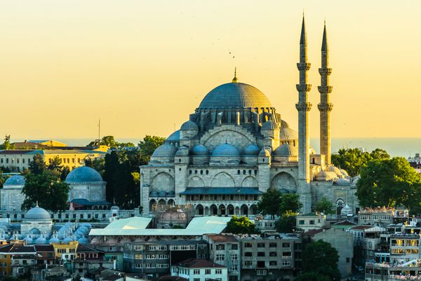 غروب خورشید بر فراز مسجدی در استانبول