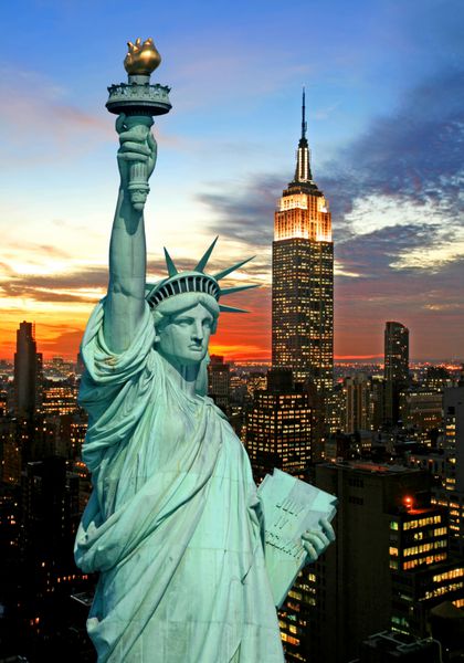 مجسمه آزادی و خط افق شهر نیویورک