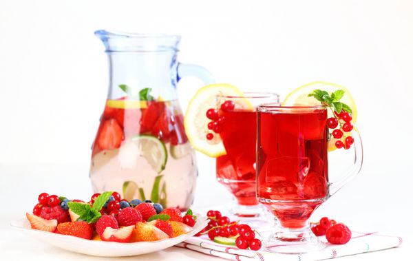 یخ چای تابستانی با میوه های تازه