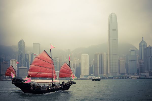 قایق بادبانی سبک چینی در هنگ کنگ