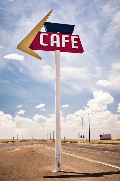 تابلوی کافه در امتداد مسیر تاریخی 66 در تگزاس