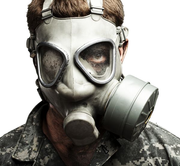 سرباز با ماسک گاز